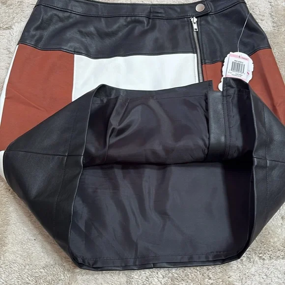 NWT Colorblock Mod PLeather Skirt - Picture 4 of 9